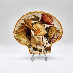 Decoupage Scalloped shell Assorted flowers